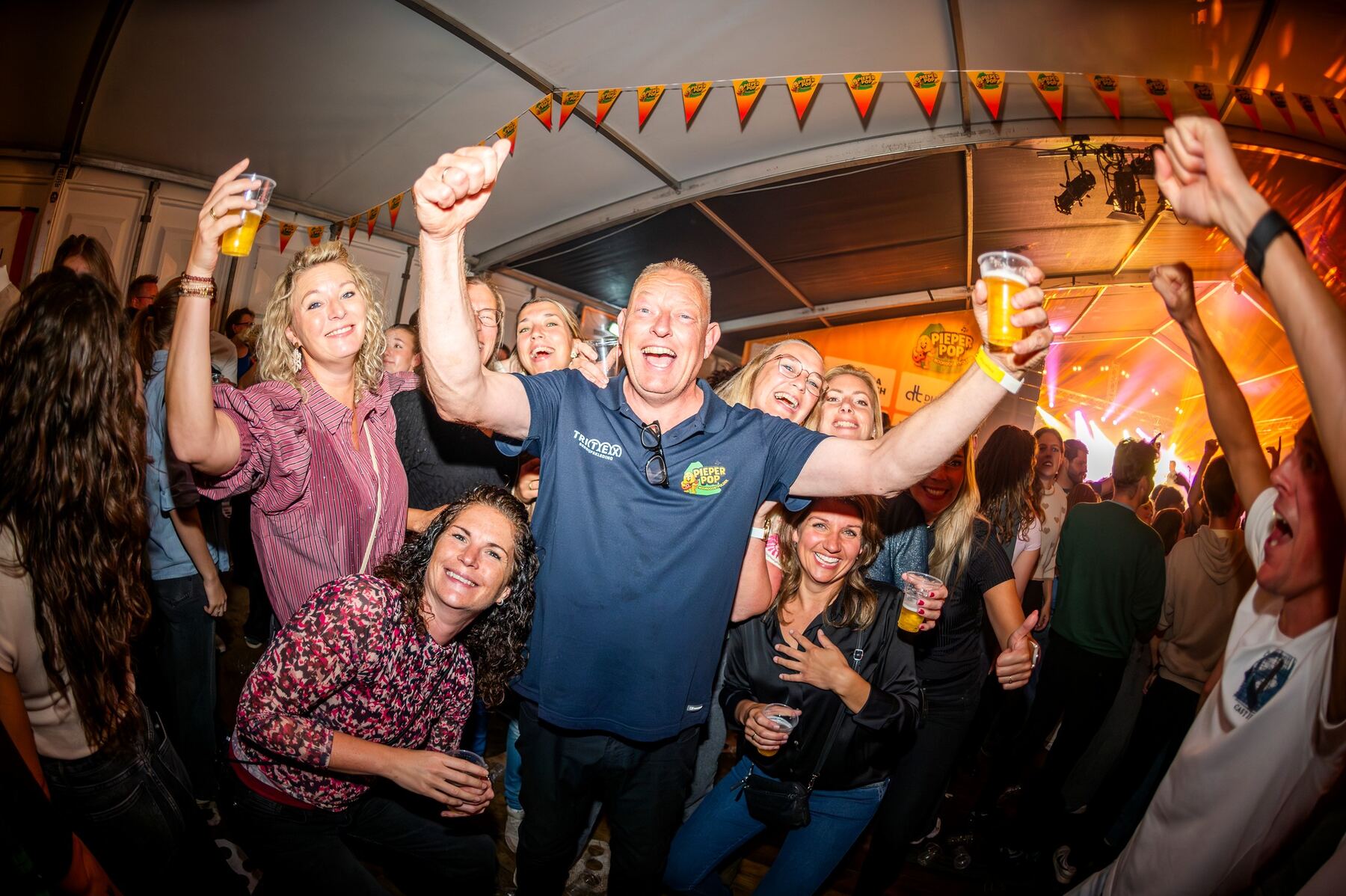 Confetti regen tijdens optreden